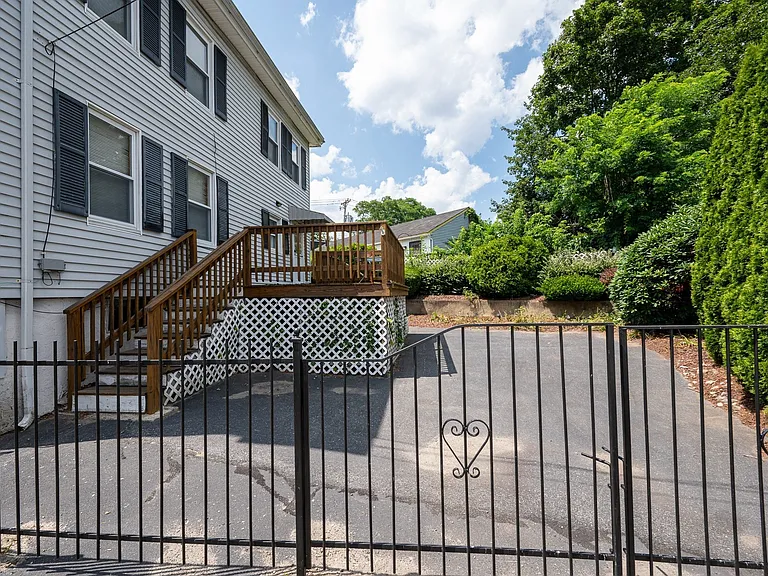17 Cedar Ct — Photo 2