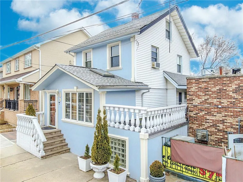 4 Sommers Ln photo 1