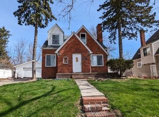 2216 Mackin Rd, Flint, MI 48504