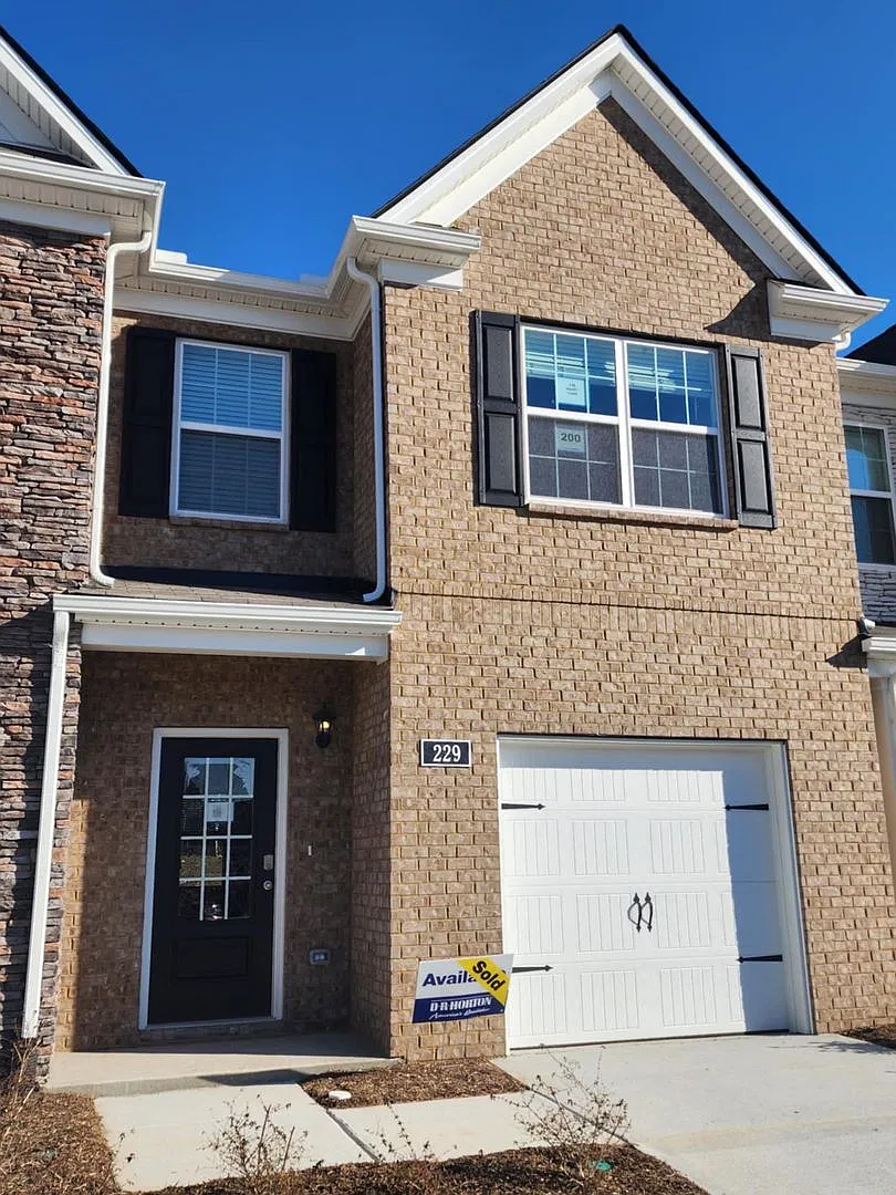 For Lease - Townhome in Lebanon! — Photo 1