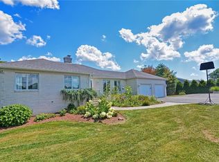 1542 Pippin Orchard Rd, Cranston, RI 02921