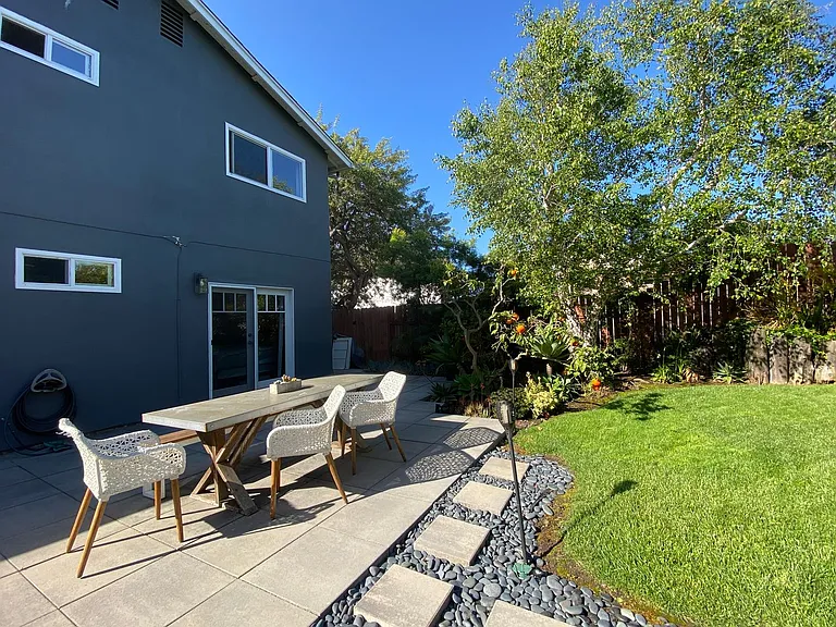 2415 Stevens Cir — Photo 33