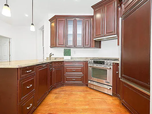 Rented by Bohemia Realty Group | media 10