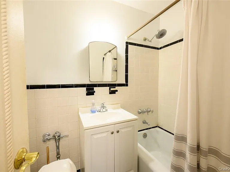 4 Sadore Ln #3J — Photo 17