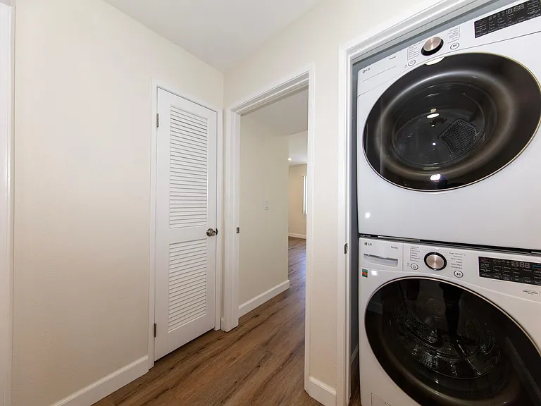 1524 Granville Ave #102 — Photo 12