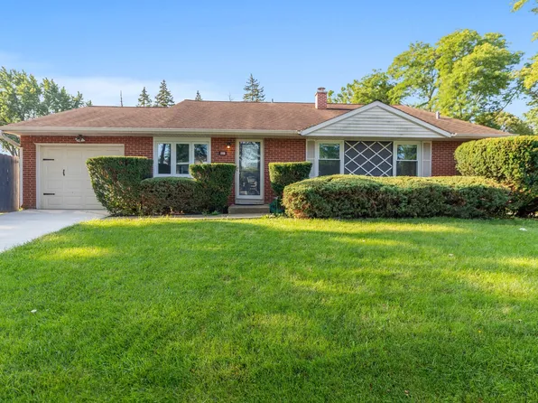 697 Hickory Dr, Buffalo Grove, IL 60089