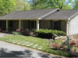 1095 W Outer Dr, Oak Ridge, TN 37830