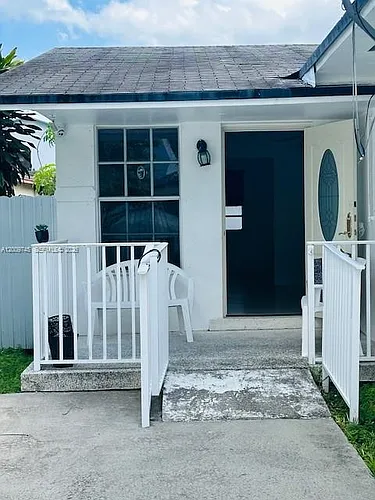 3418 SW 23rd Ter #3418 Photo 1