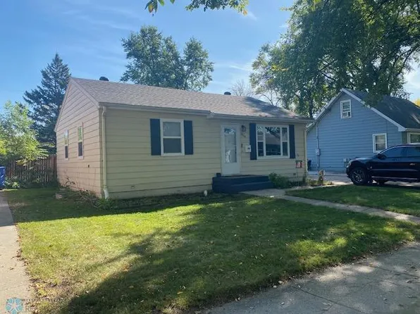814 19th St S, Fargo, ND 58103