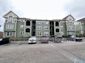 946 Stewarts Creek Dr, Fayetteville, NC