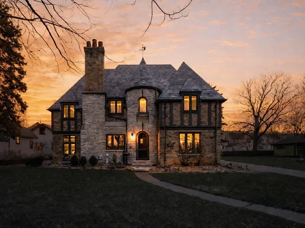 1361 Washington Ave, Oshkosh, WI 54901