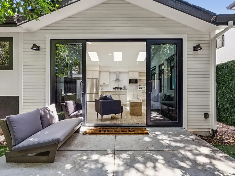 546A Oxford Ave — Photo 14