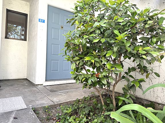 5th image of 1055 N Capitol Ave APT 87