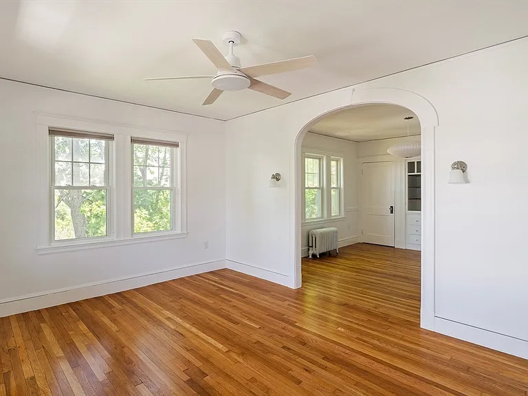8-10 York Ave #10 — Photo 2