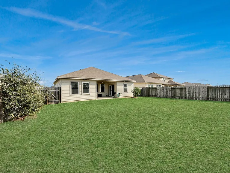 1024 Banyon Tree Ln — Photo 29