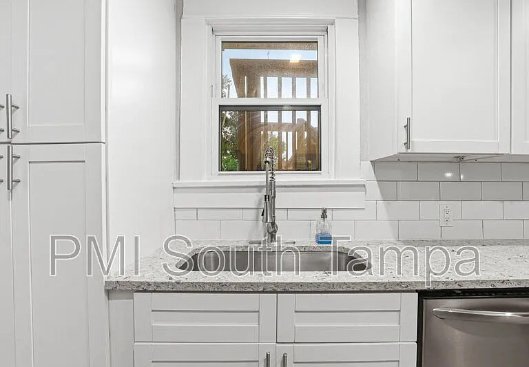 203 W Emma St — Photo 16