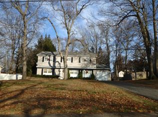 22 Lexington Dr, Manalapan, NJ