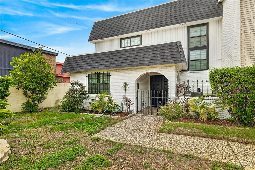 3 bed, 3.5 bath, 2014 sqft, $2,250 — Photo 1