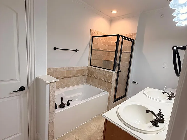 2320 Stutz Dr #B3 — Photo 3