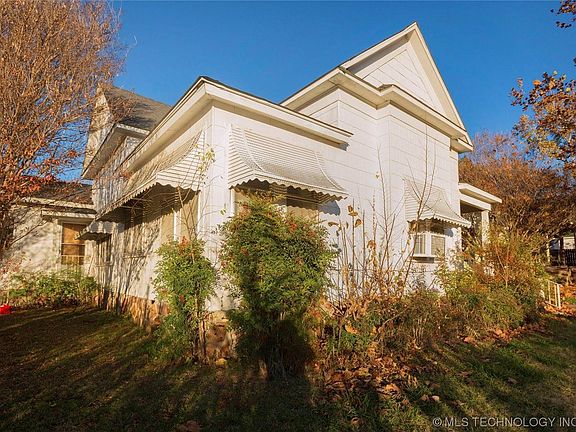 4th image of 301 E Seneca Ave