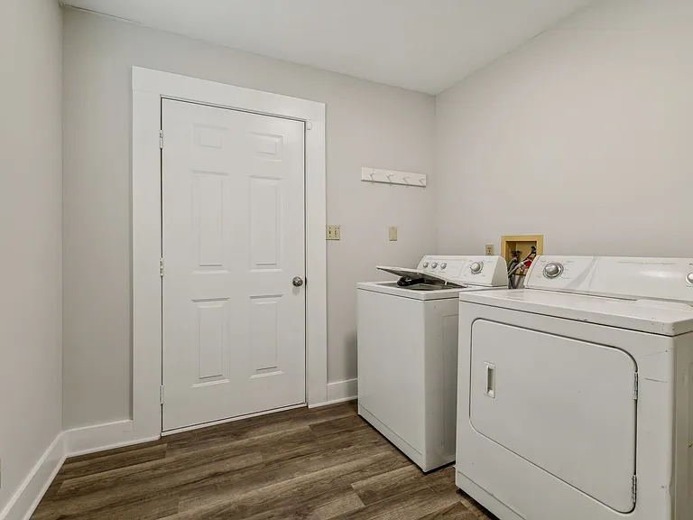 616 Carver Ave — Photo 14