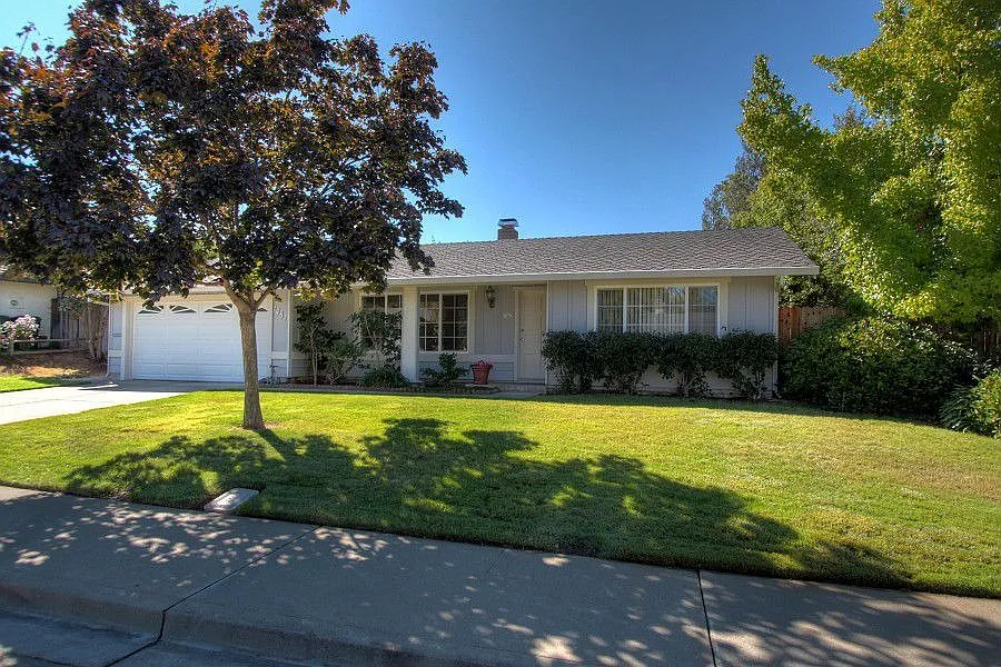 1451 Lexington Way photo 1