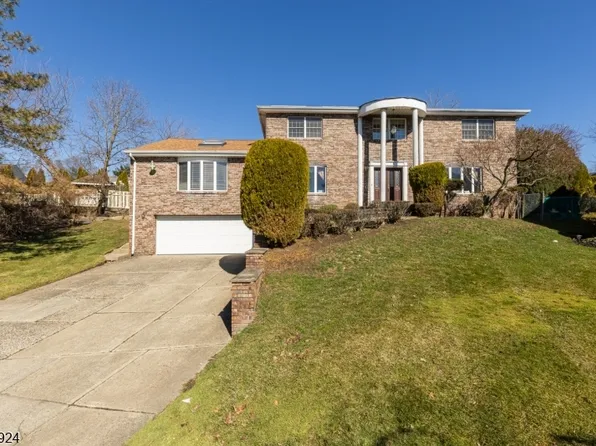 23 Carr Pl, Totowa Boro, NJ 07512