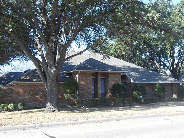 1st image of 808 Lakeshore Dr