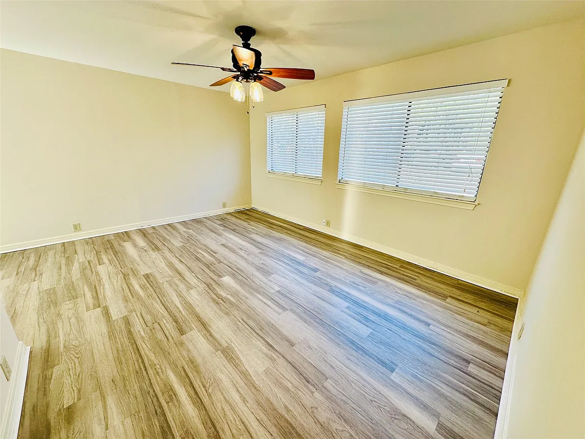 Building Photo - 6810 Deatonhill Dr #116