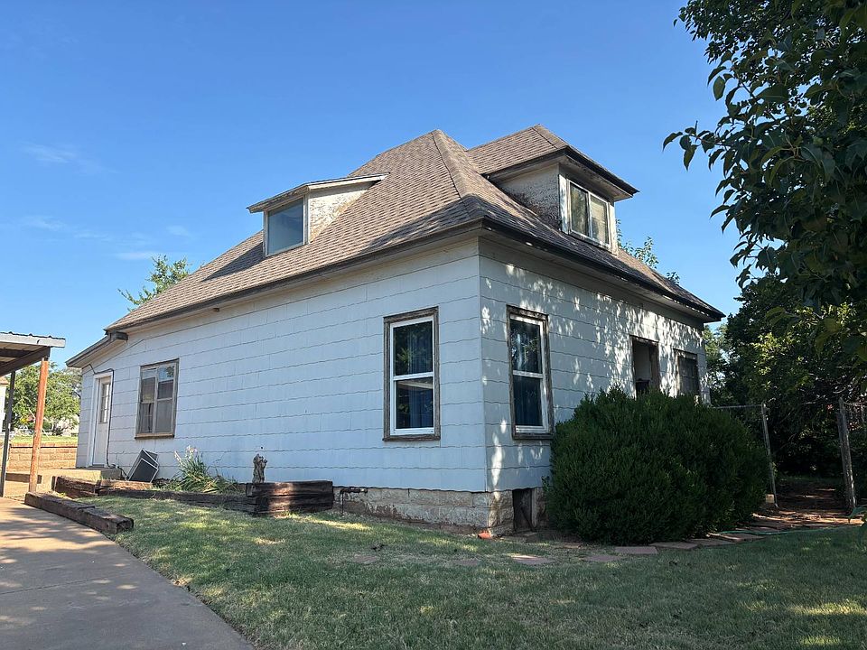 1st image of 1005 10th St