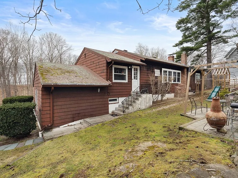 235 Forest St — Photo 31
