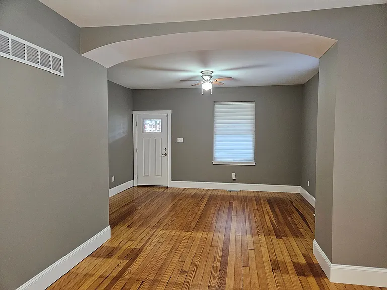 715 W 2nd St — Photo 10