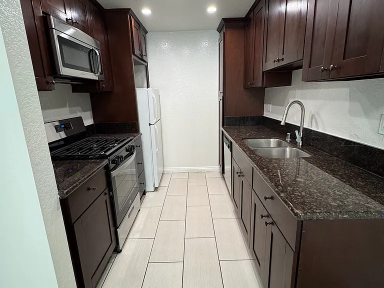 1670 Manning Ave #102 — Photo 2