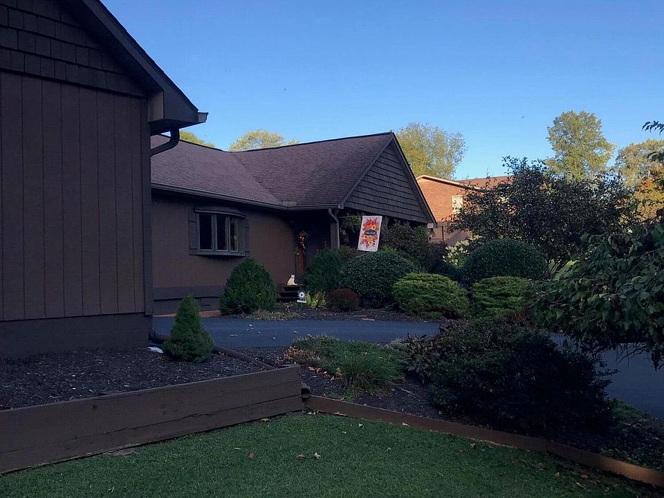 2nd image of 208 Madison Cir