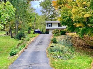 1181 Johns Ln, New Castle, PA 16101
