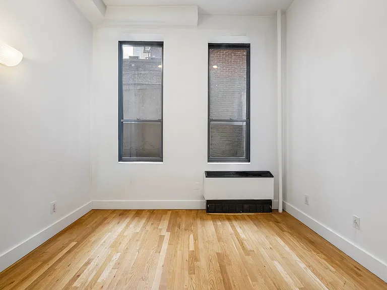 213 E 37th St #1F — Photo 4