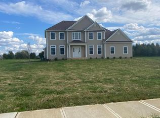 8 Nicole Ct, Hamilton, NJ 08620