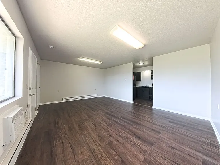 1131 Marsh Ave — Photo 3