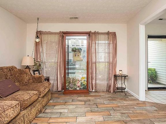 5th image of 1813 Bisbee Ln