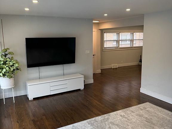 2nd image of 6752 E Prairie Rd #1