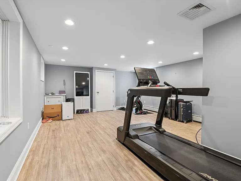 12 Hampton Rd — Photo 28