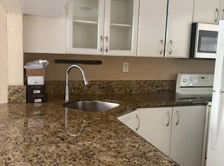 17255 SW 95th Ave APT 213, Palmetto Bay, FL 33157