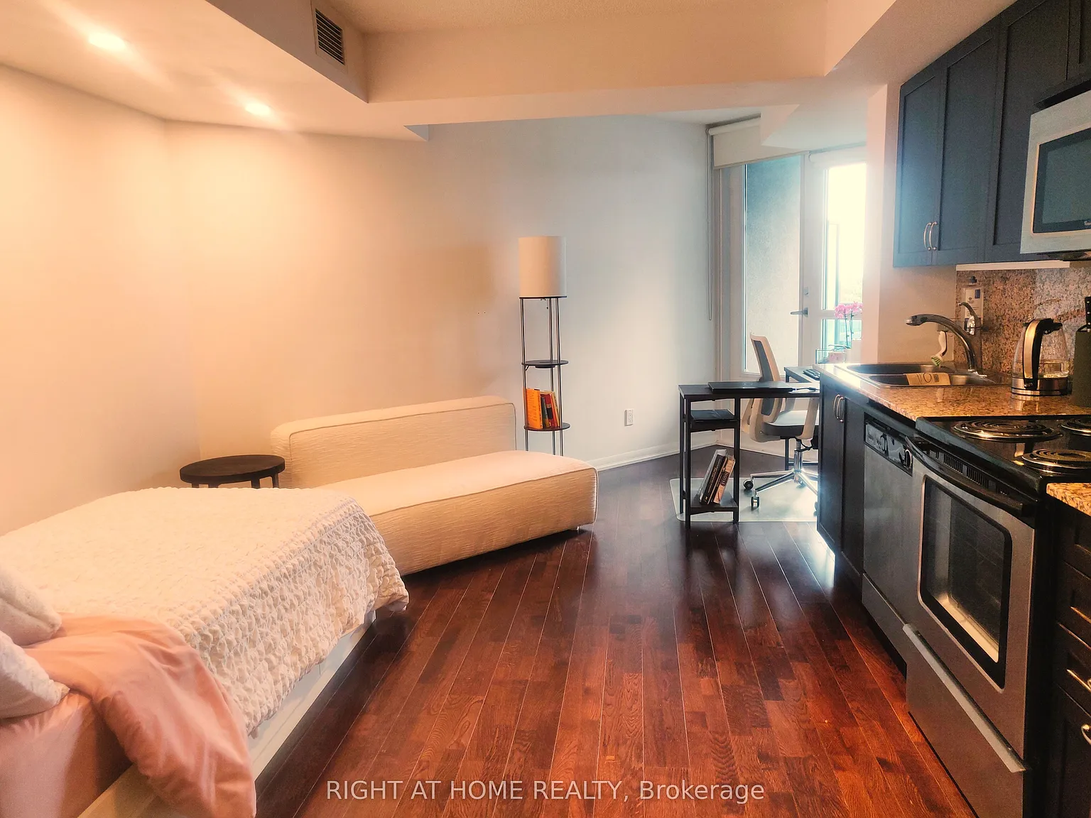 209 Fort York Blvd — Photo 3