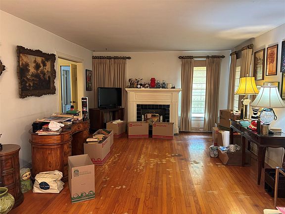 2nd image of 3229 Binz St