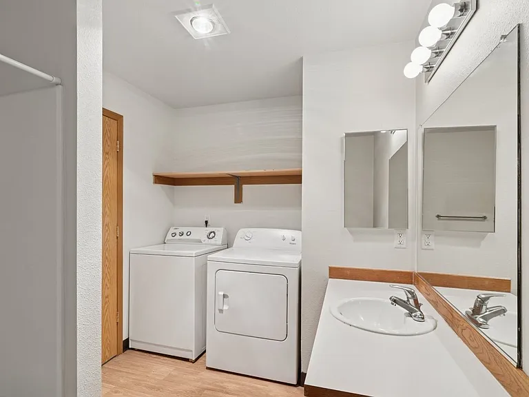 Gilhurst Apartments — Photo 17