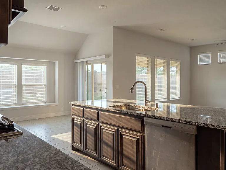 1514 Nighthawk Ln — Photo 5