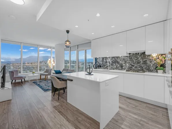 1955 Alpha Way #2212, Burnaby, BC V5C 0K6