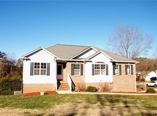 3294 Overbrook Dr, Conover, NC 28613