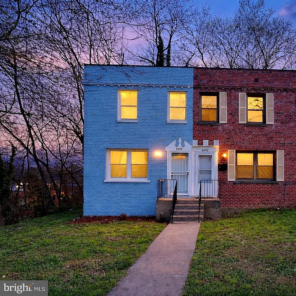 5000 Just St NE photo 1
