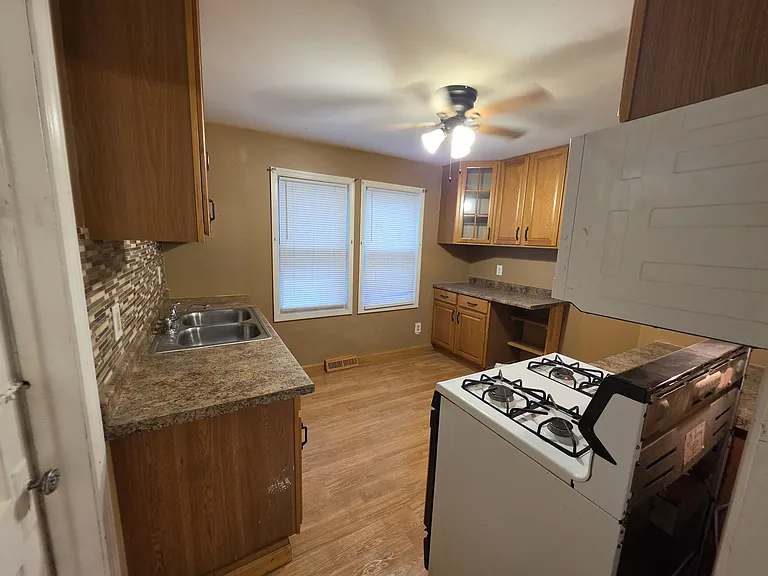 50 Hubbell Ave #1 — Photo 5